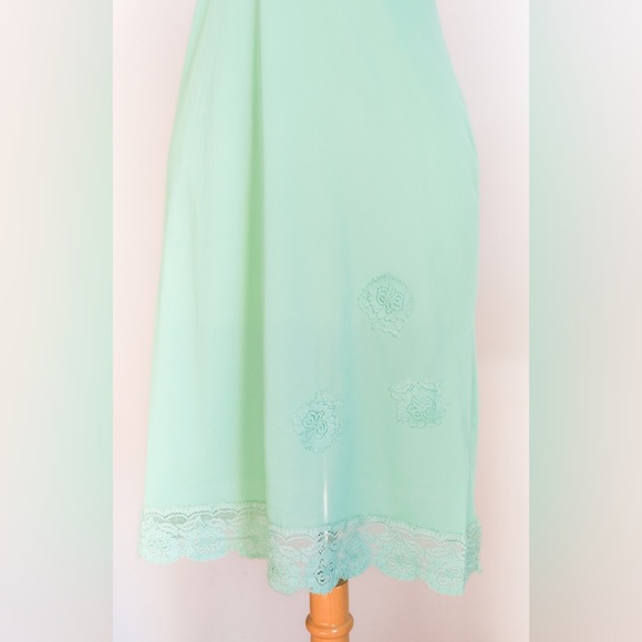 1950’s/60’s Mint Green Nylon Slip • S - Picture 3 of 10